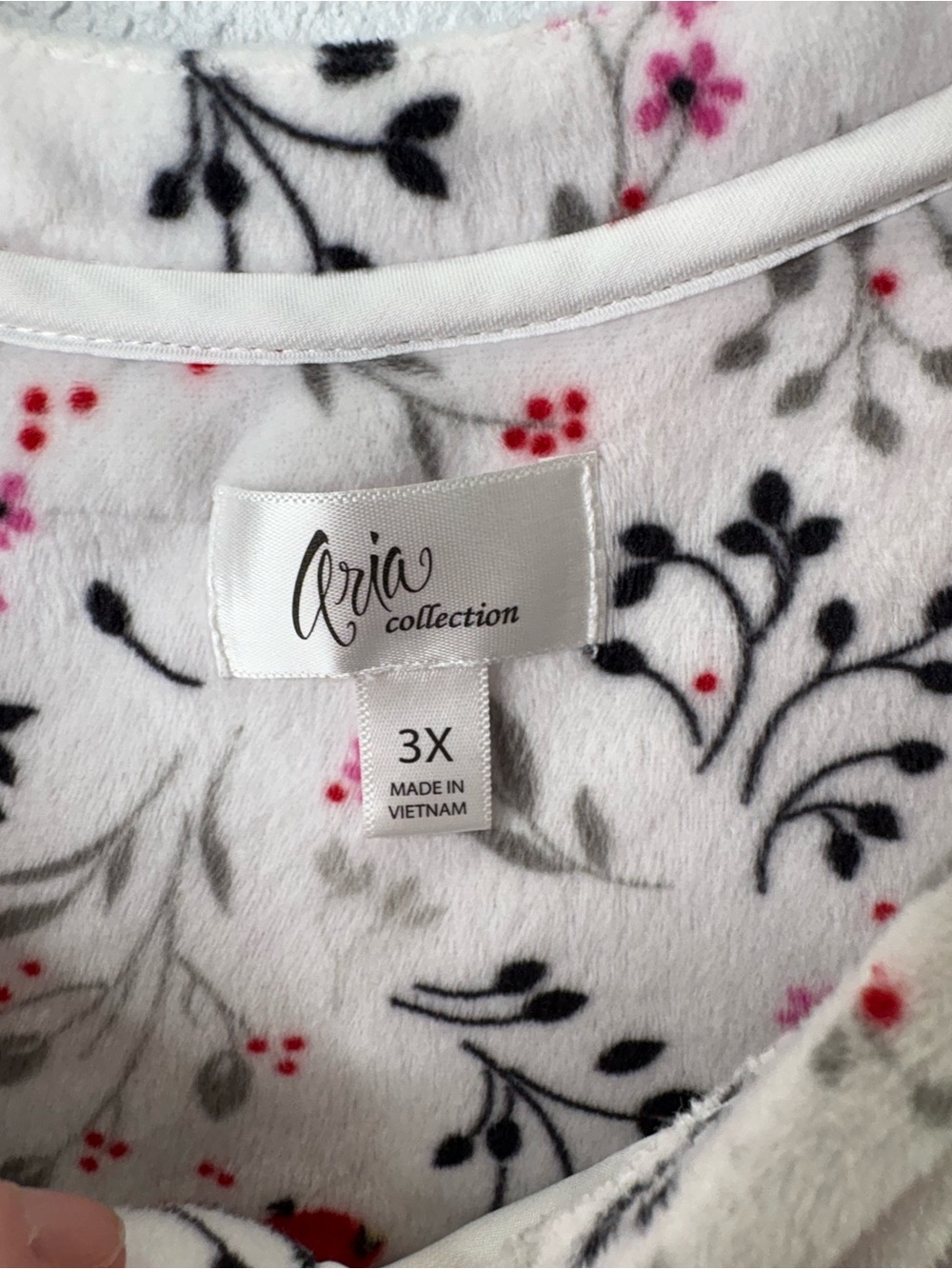 Aria Collection Nightgown 3X - Picture 4 of 8